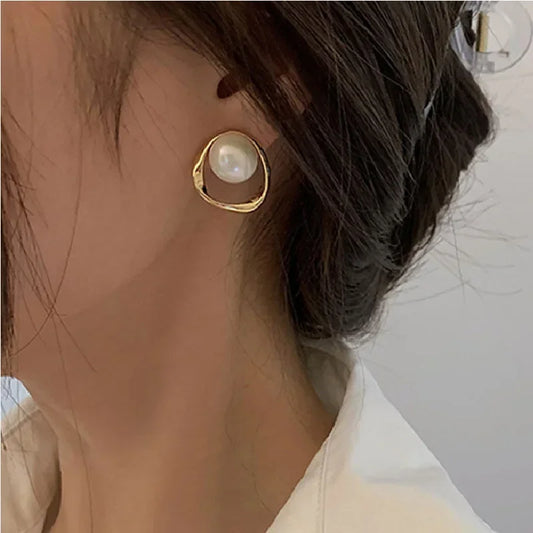 Elegant Orbit Pearl Stud Earrings Woman