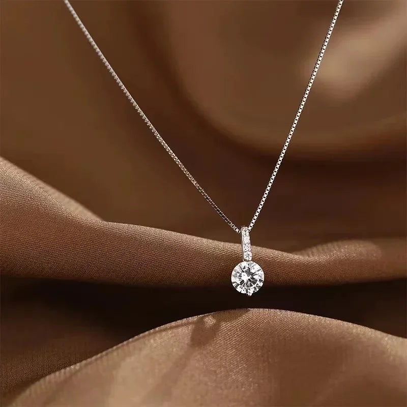 Eternal Spark Pendant – Classic Diamond Look Necklace