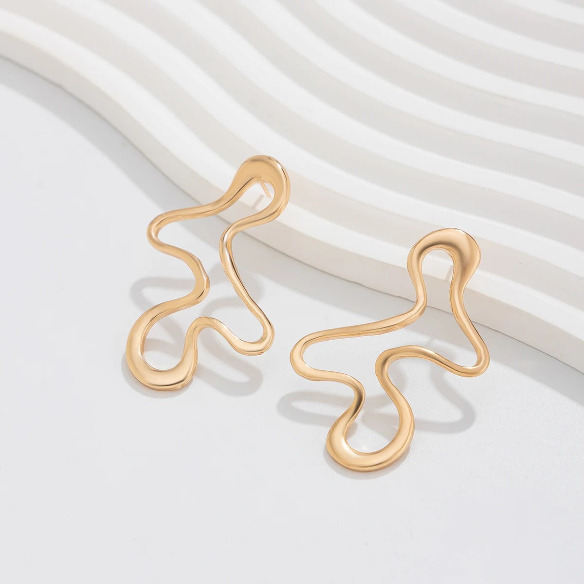 Elegance Curve Stud Earrings