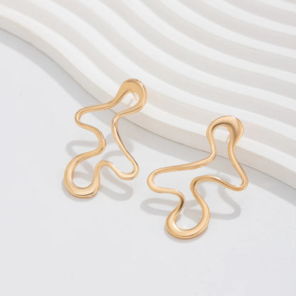 Elegance Curve Stud Earrings