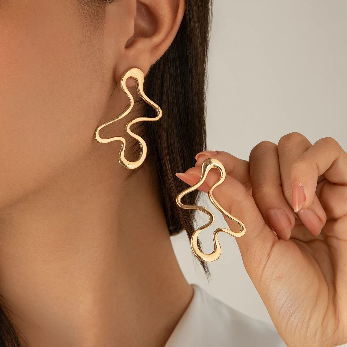 Elegance Curve Stud Earrings Ear