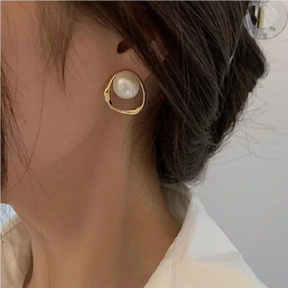 Elegant Orbit Pearl Stud Earrings Woman