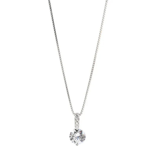 Eternal Spark Pendant – Classic Diamond Look Necklace solo