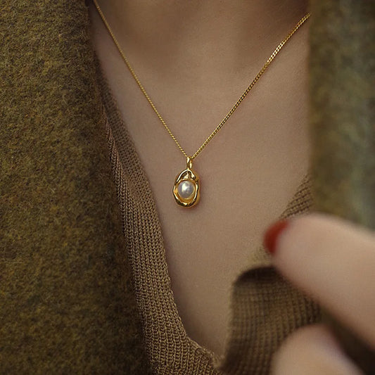 Golden Glow Parel Hanger – Elegante Gouden Ketting met Natuurparel